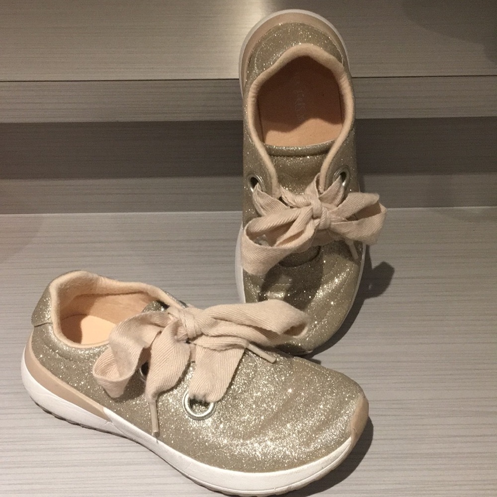 Shoes for girls. Size 35. Good used condition.